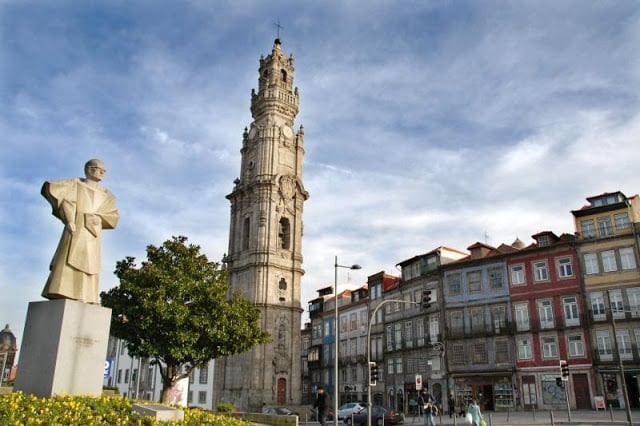 Torre dos Clérigos no centro do Porto