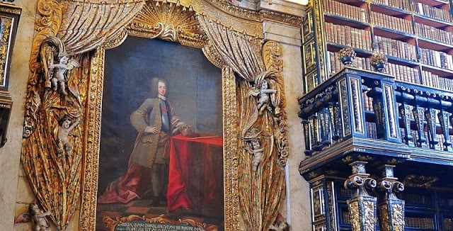 Retrato de D. João V na Biblioteca Joanina em Coimbra