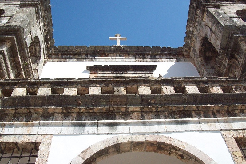 Fachada da Igreja de Santa Maria da Graça vista de baixo