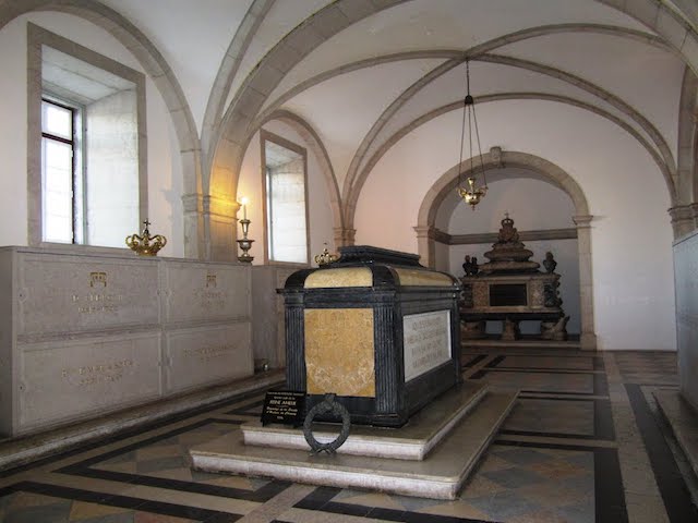 Panteão dos reis de Bragança no Mosteiro de São Vicente de Fora