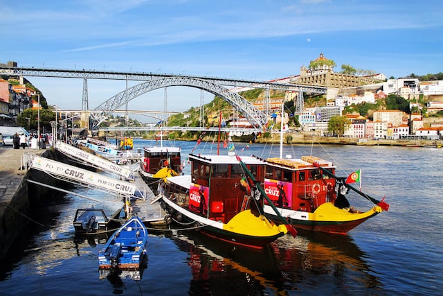 Passeio de barco pelo Rio Douro no Porto