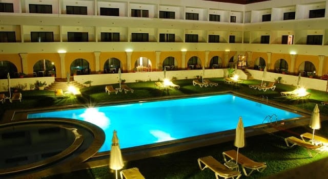 Hotel Dom Fernando em Évora - piscina exterior