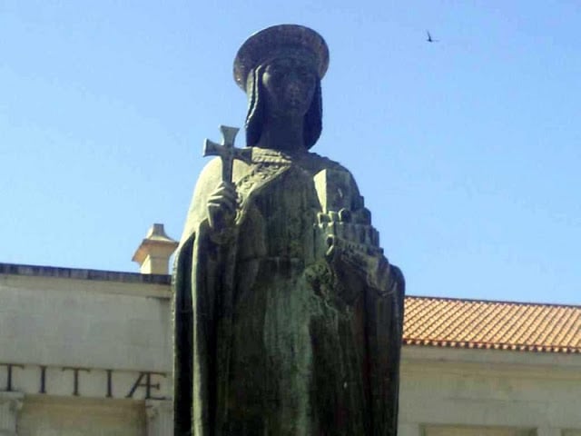 Escultura da Condessa Mumadona em Guimarães