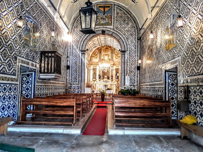 Interior da capela de Santo Antônio e Nossa Senhora das Mercês em Penedo