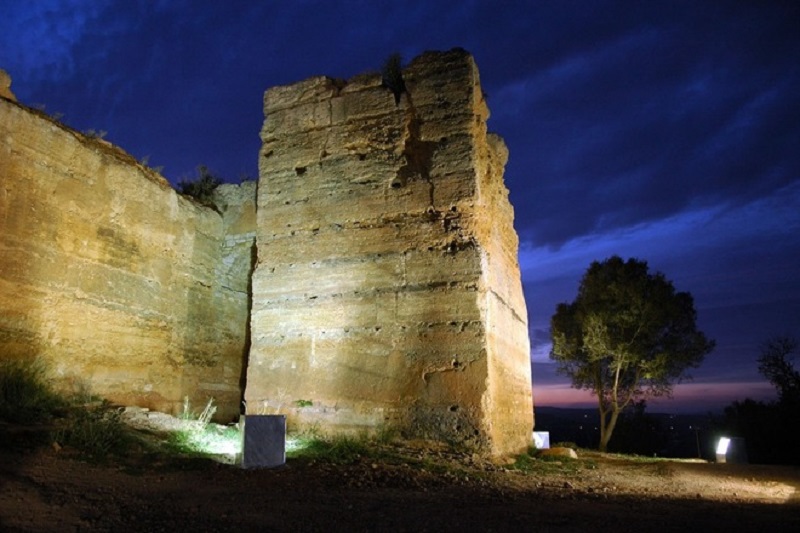 Castelo de Paderne em Albufeira à noite