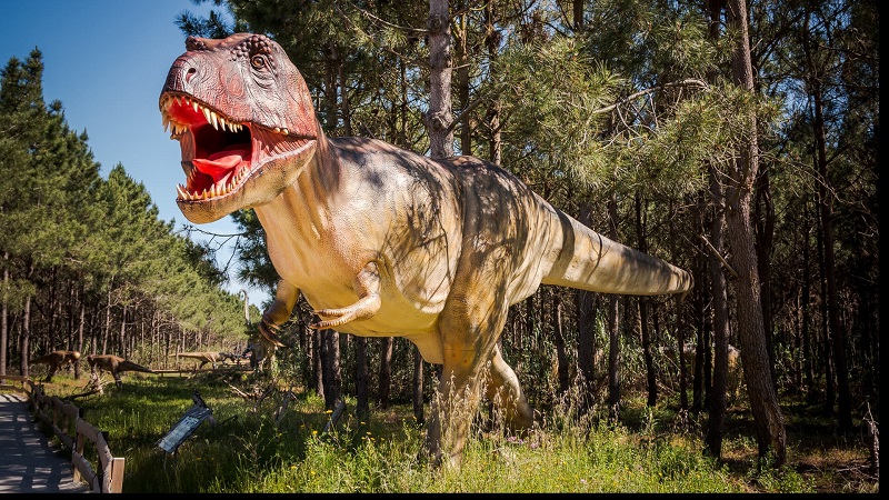 Tiranosaurio Rex en el museo de dinosaurios Dino Parque de Portugal
