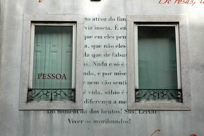 Fachada da Casa Fernando Pessoa em Lisboa