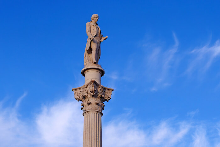Estátua em homenagem a Bocage em Setúbal