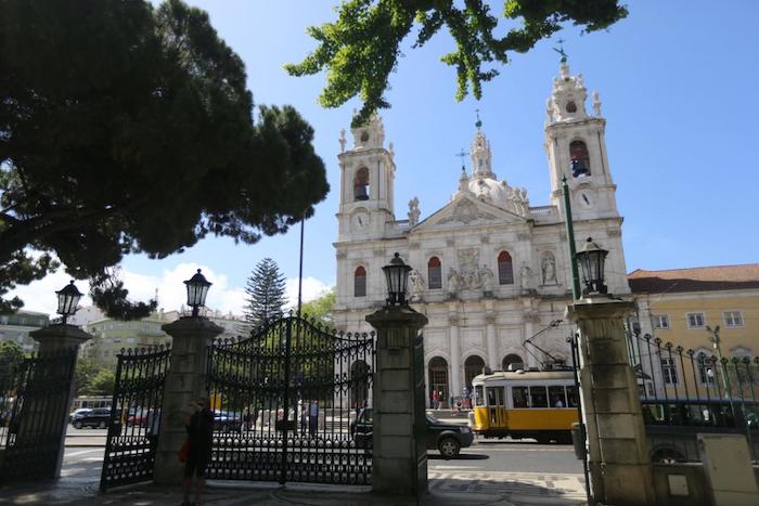 Fachada da Basílica da Estrela em Lisboa